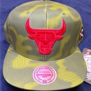 Exclusive Mitchell & Ness Chicago Bulls Tonal Green Camo Snapback NWT Red Logo